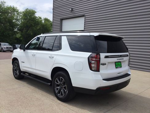 Used 2021 Chevrolet Tahoe Z71 w/ Luxury Package AWD/4WD image 7