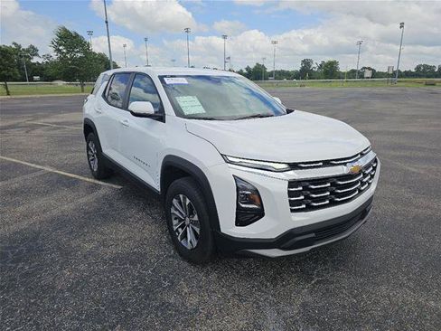 Used 2026 Chevrolet Equinox LT FWD image 3