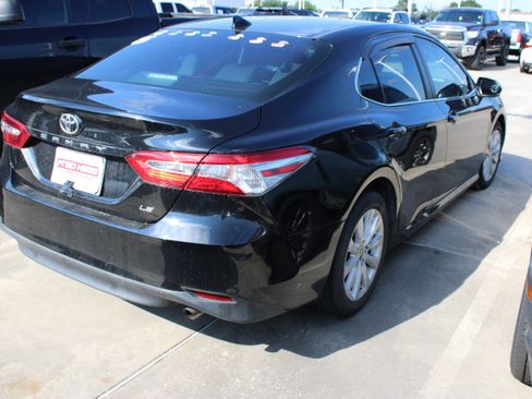 Used 2020 Toyota Camry LE FWD image 11