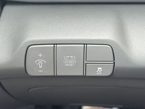 New 2025 Hyundai Elantra SEL image 30