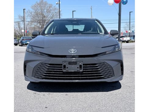 Used 2025 Toyota Camry LE image 3