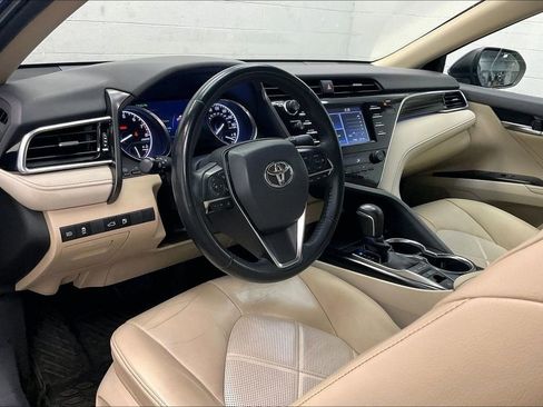 Used 2018 Toyota Camry XLE FWD image 13