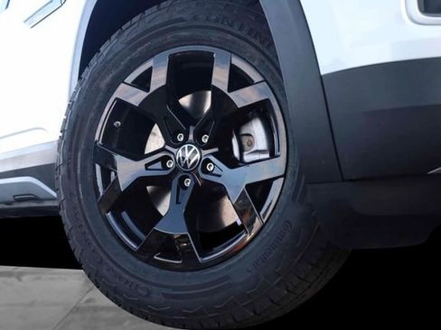 New 2026 Volkswagen Atlas Peak Edition image 3