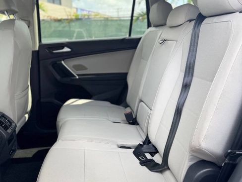 Used 2020 Volkswagen Tiguan SE image 19