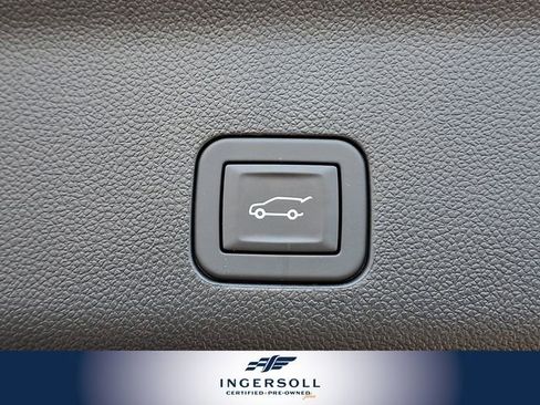 Used 2024 Chevrolet Suburban High Country image 32