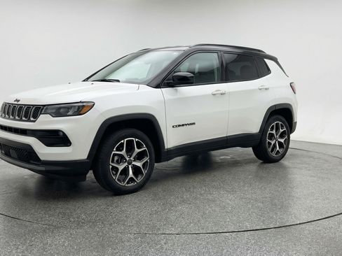 Used 2025 Jeep Compass Limited AWD/4WD image 3