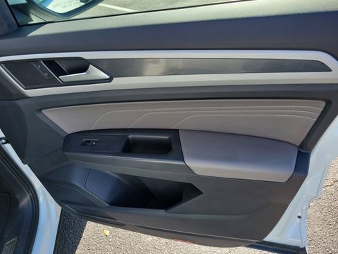 Certified 2022 Volkswagen Atlas Cross Sport SEL R-Line image 8