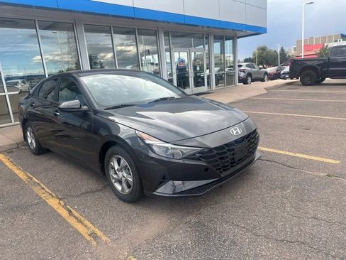 Used 2021 Hyundai Elantra SE FWD image 3