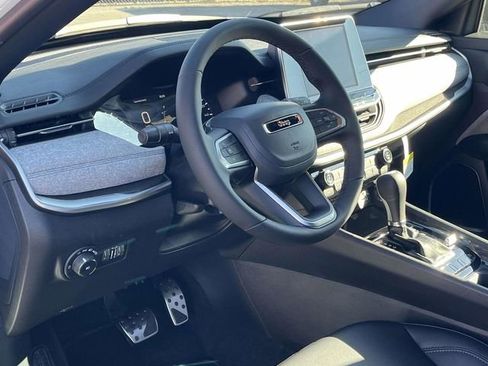 New 2026 Jeep Compass Latitude image 9