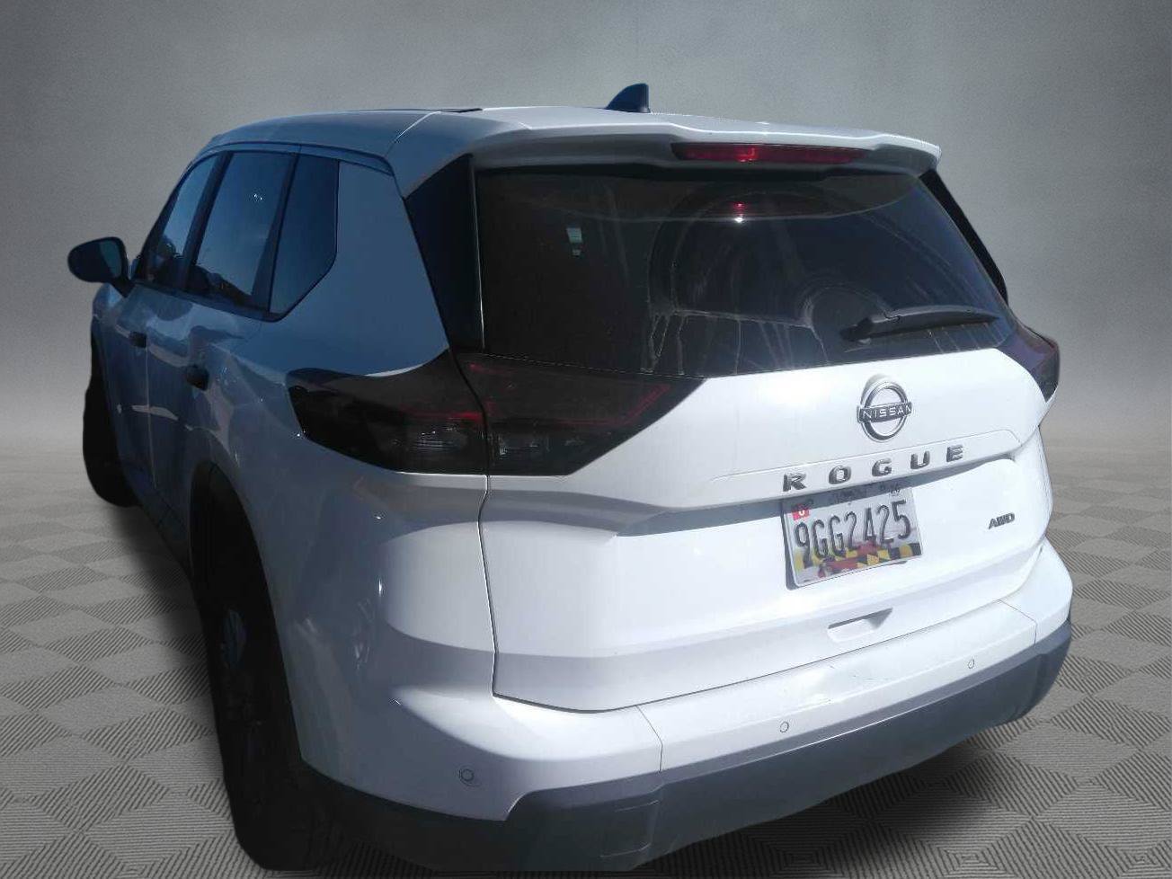 Used 2024 Nissan Rogue S AWD/4WD image 5