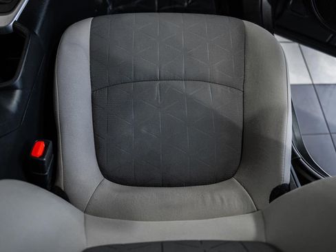 Used 2022 Toyota RAV4 XLE image 18