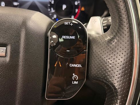 Used 2018 Land Rover Range Rover Velar R-Dynamic SE AWD/4WD image 33