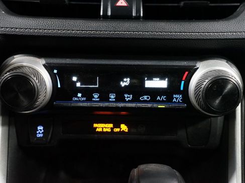 Used 2020 Toyota RAV4 LE image 19