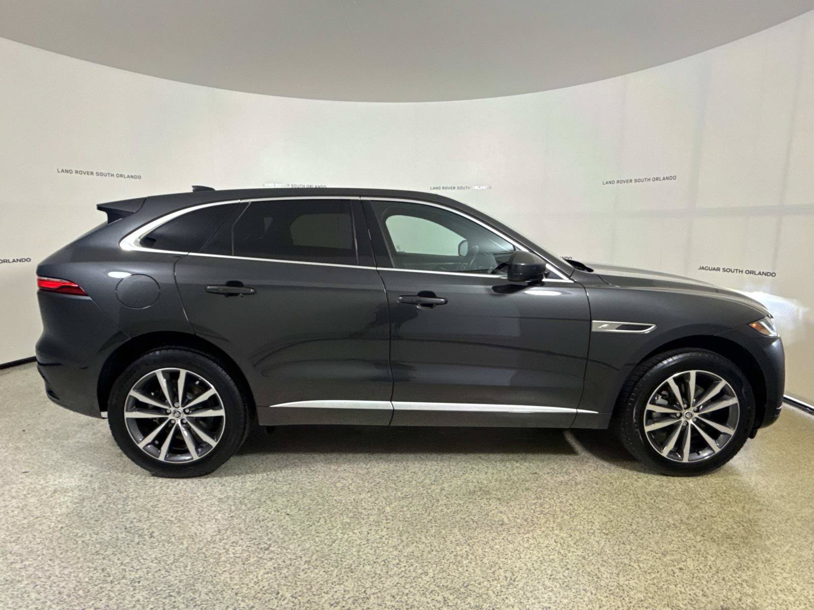 Certified 2025 Jaguar F-PACE R-Dynamic S AWD/4WD image 6