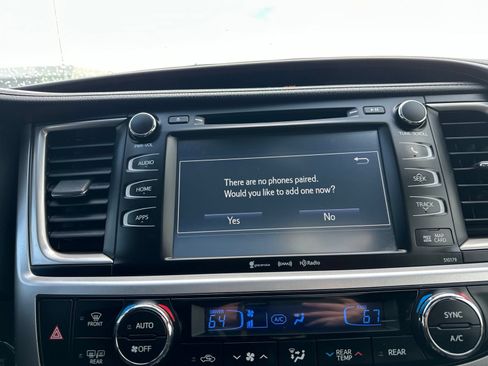Used 2017 Toyota Highlander XLE AWD/4WD image 63