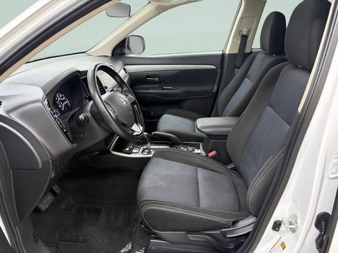 Used 2018 Mitsubishi Outlander SE image 11
