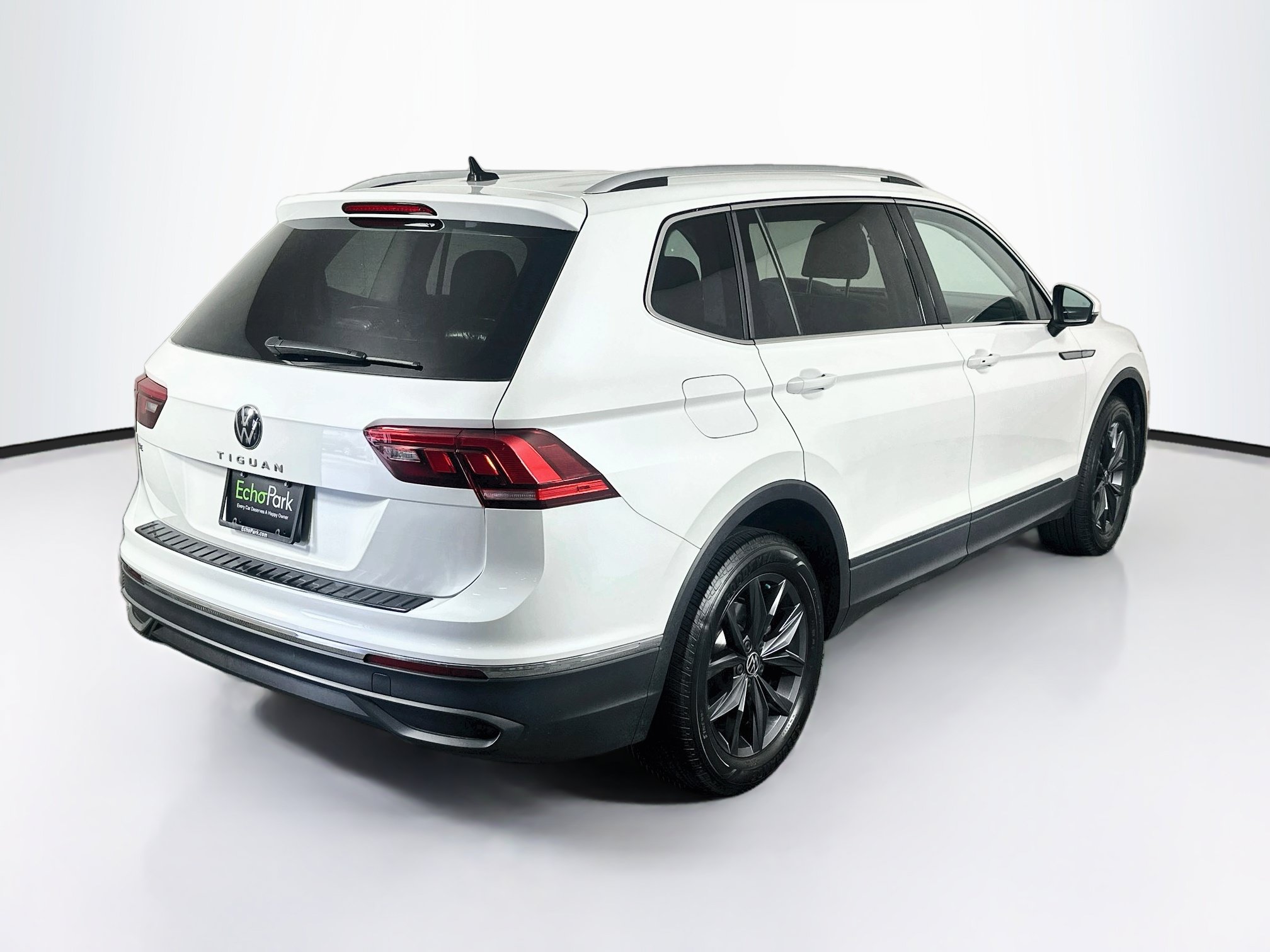 Used 2023 Volkswagen Tiguan SE FWD image 9