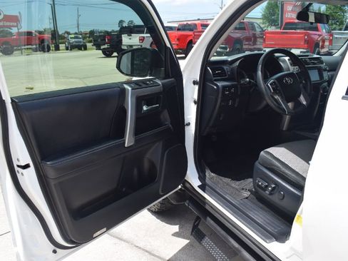 Used 2019 Toyota 4Runner SR5 RWD image 9