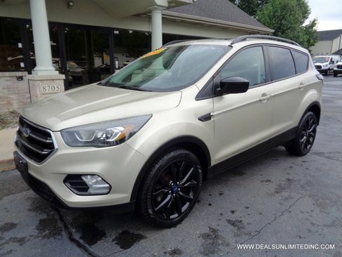 Used 2018 Ford Escape SE w/ SE Sport Appearance Package AWD/4WD image 1