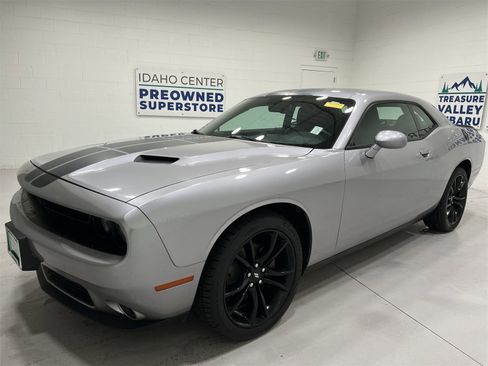 Used 2017 Dodge Challenger SXT w/ Blacktop Package image 4