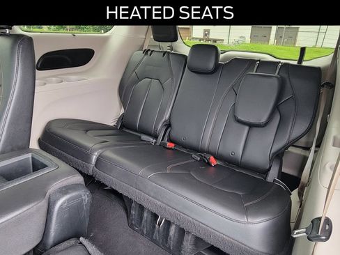Used 2017 Chrysler Pacifica Touring-L FWD image 13