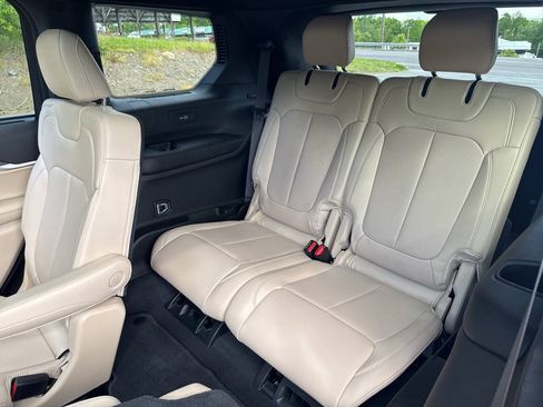 Used 2023 Jeep Grand Cherokee L Limited w/ Luxury Tech Group II AWD/4WD image 13