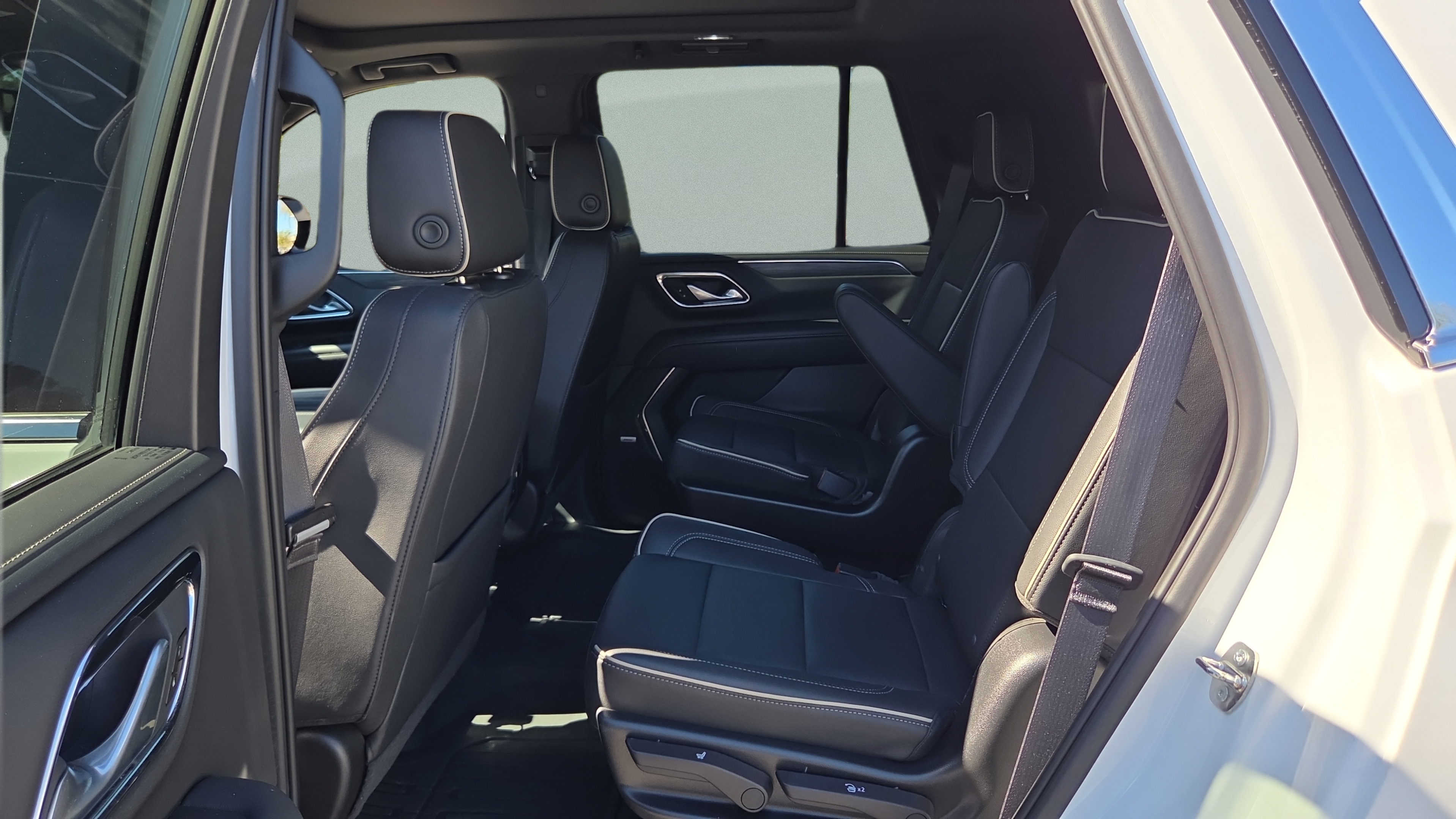 Used 2022 GMC Yukon SLT w/ SLT Premium Package AWD/4WD image 10