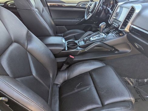 Used 2017 Porsche Cayenne S w/ Premium Package image 9