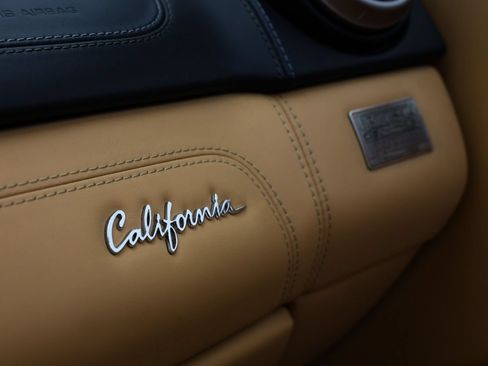 Used 2010 Ferrari California RWD image 26
