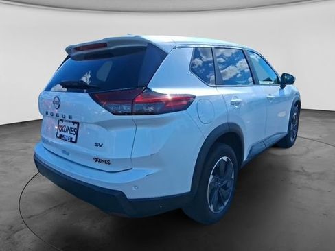 Used 2024 Nissan Rogue SV FWD image 8