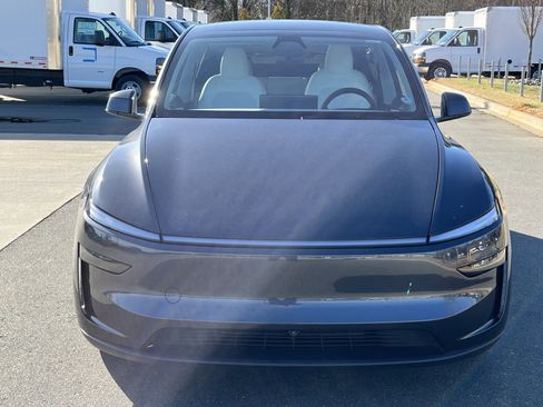 Used 2026 Tesla Model Y AWD image 4