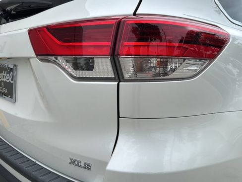 Used 2019 Toyota Highlander XLE FWD image 43