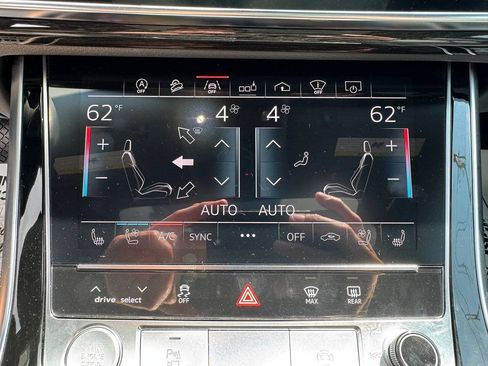 Used 2019 Audi Q8 Prestige w/ Luxury Package AWD/4WD image 11