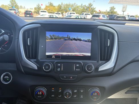 Used 2024 GMC Terrain SLT FWD image 23