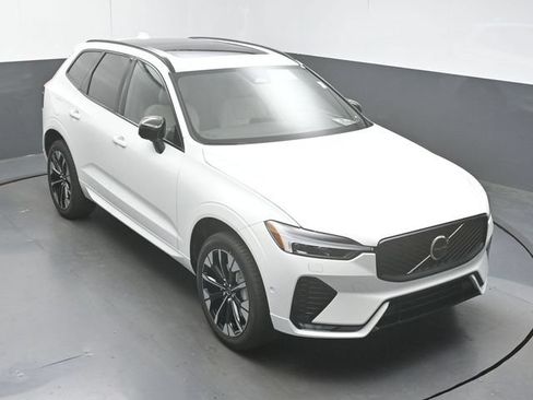 New 2026 Volvo XC60 B5 Plus w/ Protection Package Premier AWD/4WD image 43