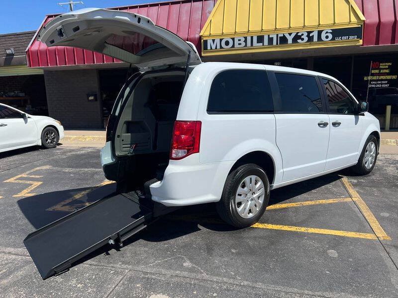 Used 2020 Dodge Grand Caravan SE w/ UConnect Hands-Free Group FWD image 59
