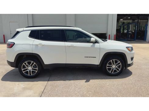 Used 2020 Jeep Compass Latitude FWD image 9