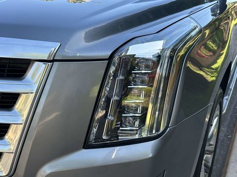 Used 2019 Cadillac Escalade ESV Luxury AWD/4WD image 61