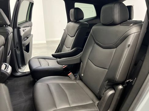 Used 2025 Cadillac XT6 Premium Luxury image 14