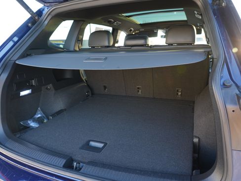 Used 2023 Volkswagen Tiguan SEL R-Line image 33