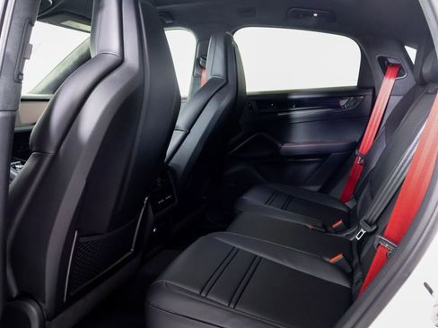 New 2026 Porsche Cayenne GTS image 10