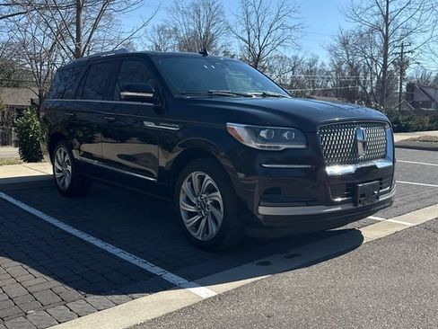 Used 2024 Lincoln Navigator Reserve image 3