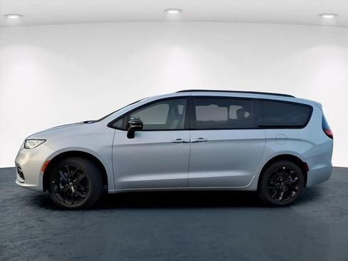 New 2026 Chrysler Pacifica Select AWD/4WD image 5