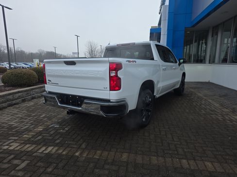 Used 2023 Chevrolet Silverado 1500 LT w/ Leather Package image 5