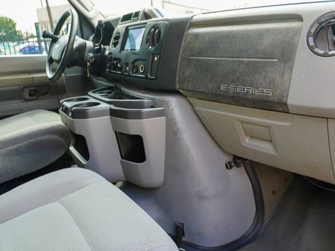 Used 2011 Ford E-350 and Econoline 350 XLT image 16