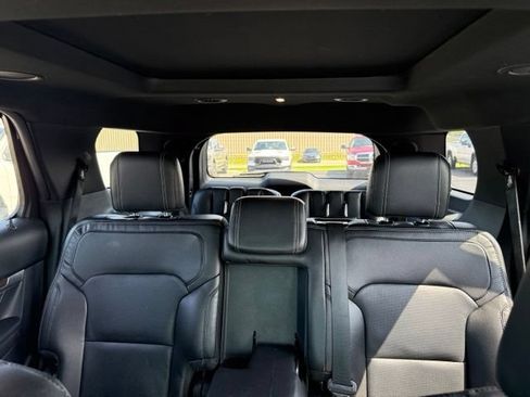 Used 2018 Ford Explorer Limited w/ Equipment Group 301A AWD/4WD image 15