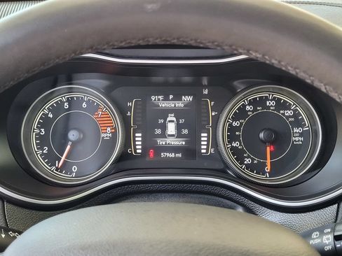 Used 2022 Jeep Cherokee Latitude AWD/4WD image 12