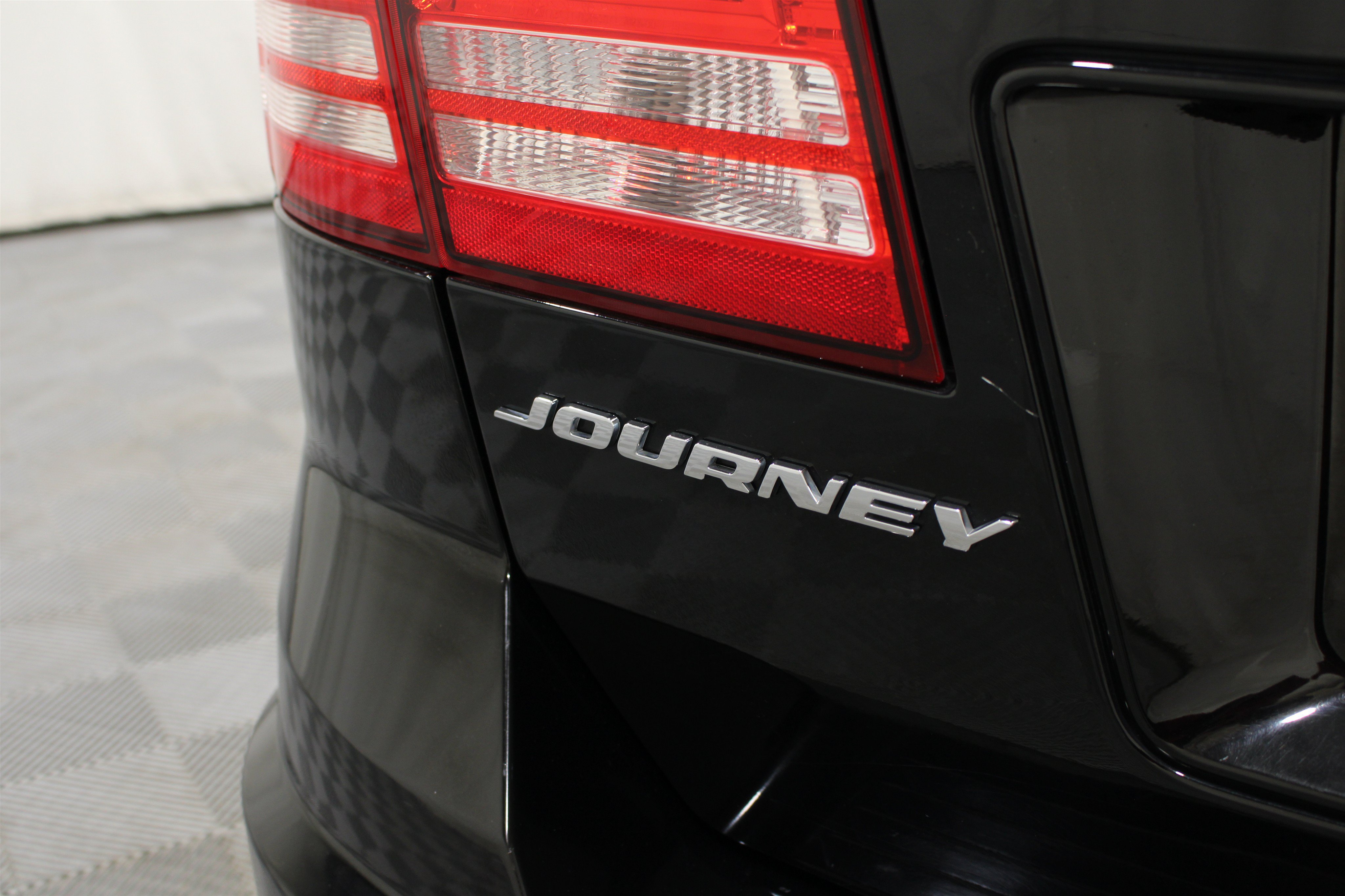 Used 2019 Dodge Journey SE FWD image 22