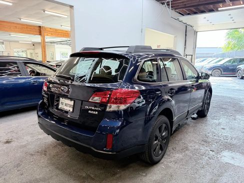 Used 2012 Subaru Outback 2.5i w/ Alloy Wheel Pkg AWD/4WD image 3