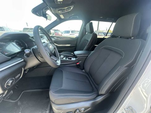 Used 2025 Jeep Grand Cherokee L Laredo w/ Luxury Tech Group I image 13